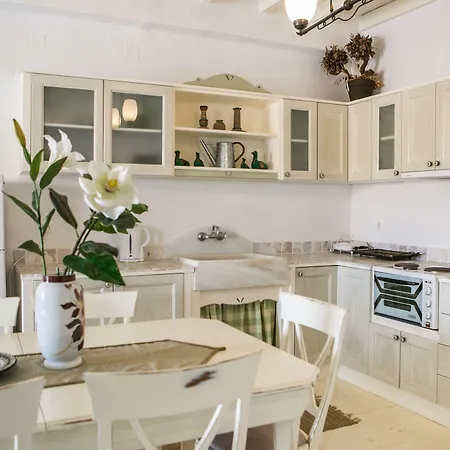 Tholaria Boutique Hotel 2*