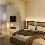 Tholaria Boutique فندق