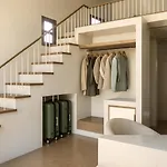 Tholaria Boutique