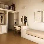 Tholaria Boutique