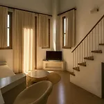 Tholaria Boutique 2*