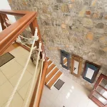 Tholaria Boutique