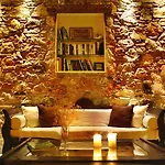 Tholaria Boutique فندق 2*