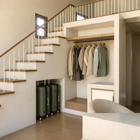 Tholaria Boutique