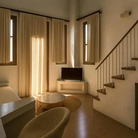 Tholaria Boutique 2*