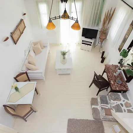 Tholaria Boutique