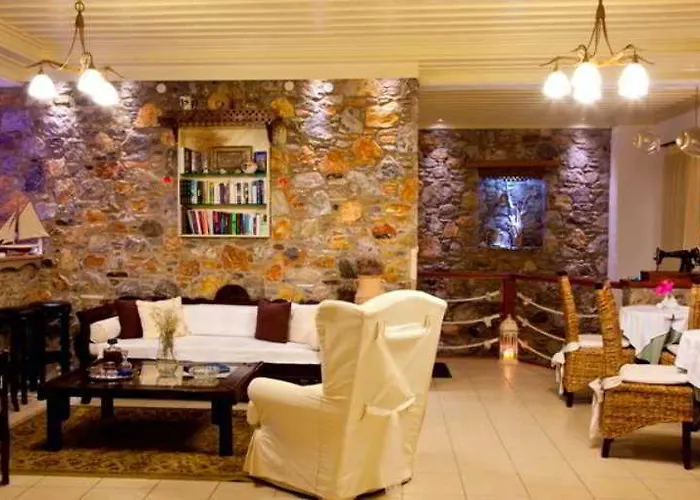 فندق Tholaria Boutique 2*