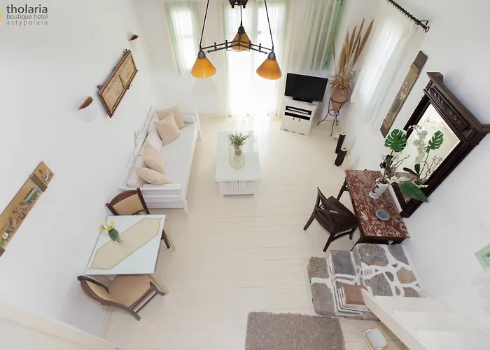 Tholaria Boutique فندق