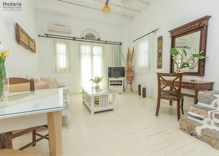 Tholaria Boutique 2*